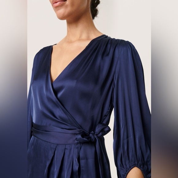 Soaked in Luxury SLEline Wrap Dress in Night Sky Navy Size Small - Picture 4 of 9